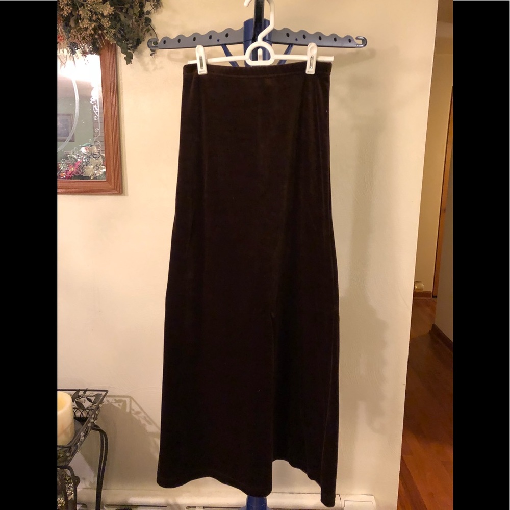 Brown velvet skirt. Full length.
